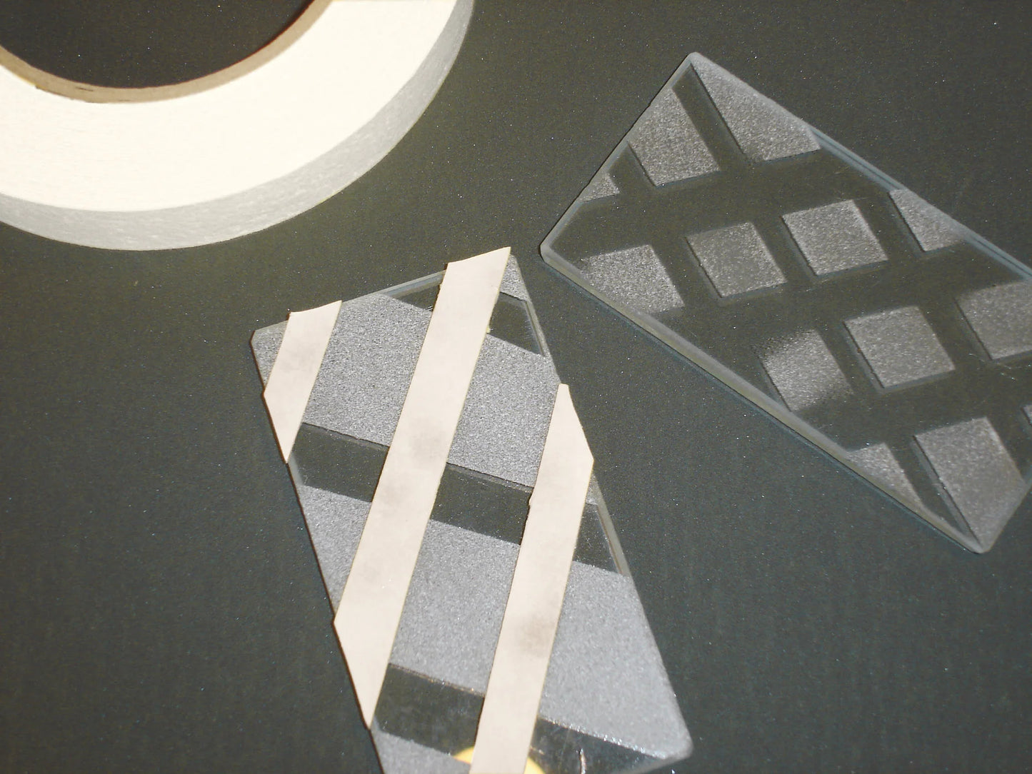 tesa 4432 – specjalistyczna taśma maskująca i wzmacniająca do szablonów piaskowania