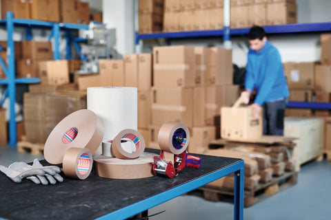 Jakie taśmy pakowe najlepiej sprawdzają się w branży e-commerce? Kompleksowy poradnik