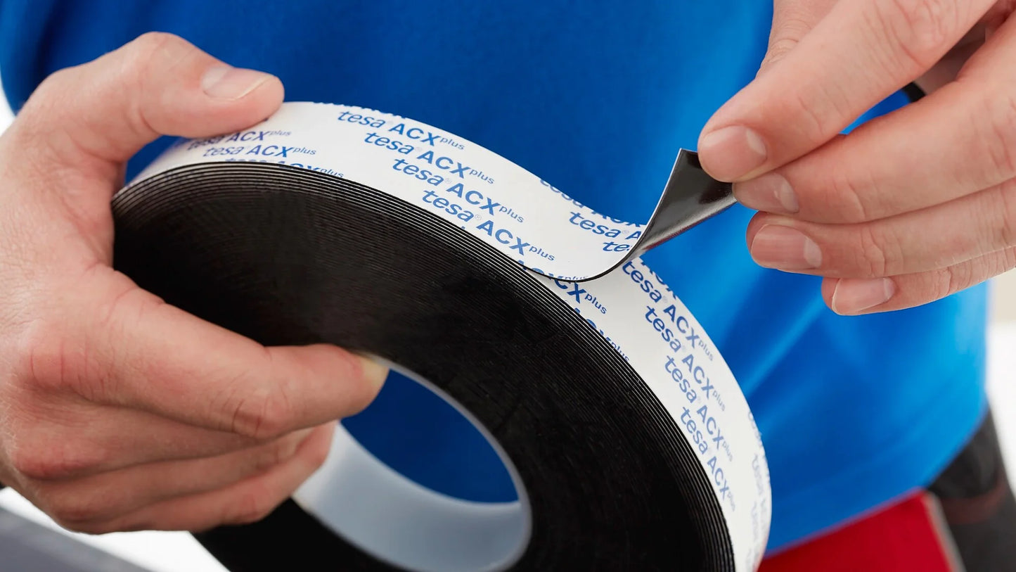 tesa ACXplus 7063 – czarna akrylowa taśma piankowa do wymagających połączeń konstrukcyjnych