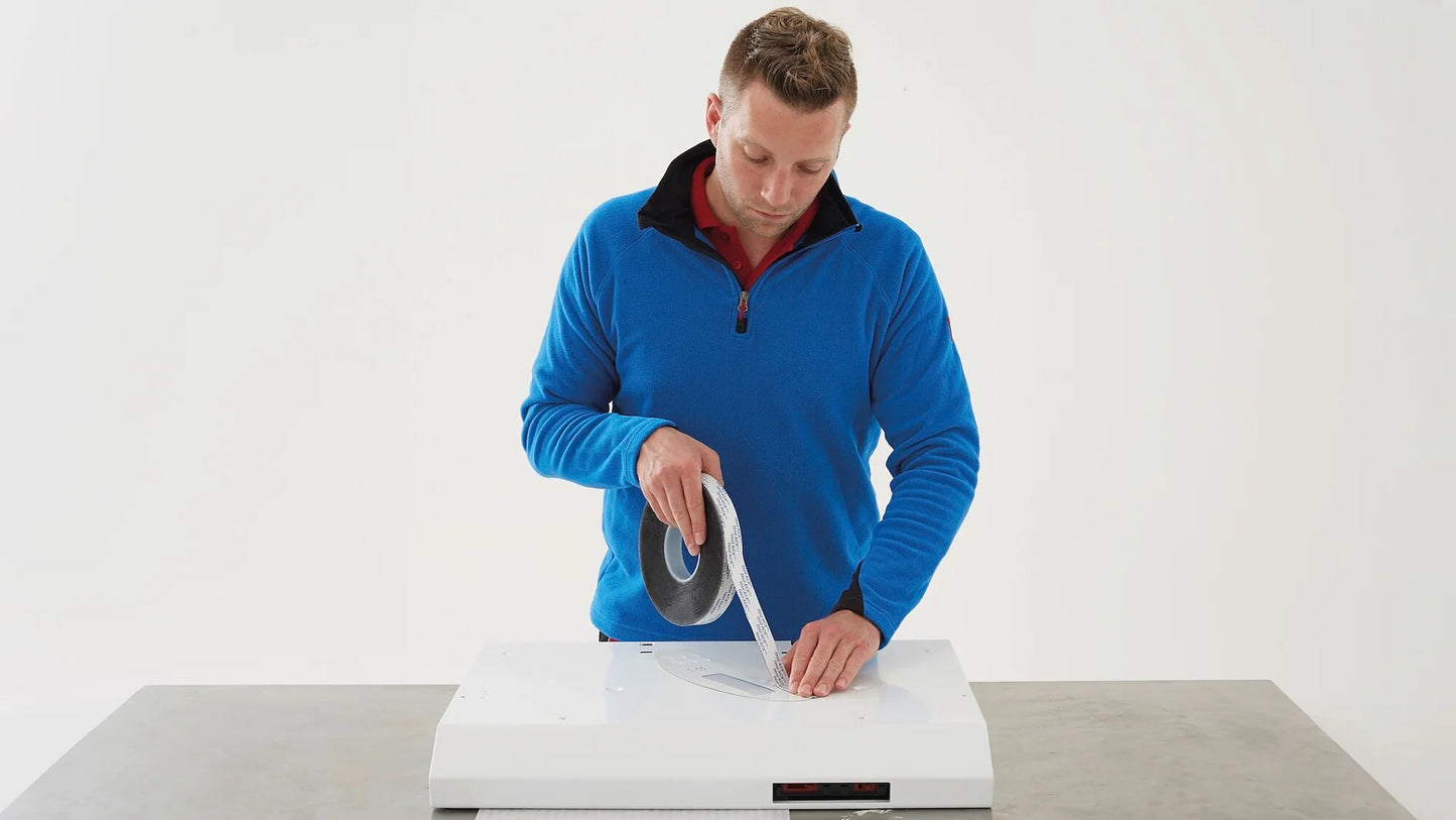 tesa ACXplus 7063 – czarna akrylowa taśma piankowa do wymagających połączeń konstrukcyjnych